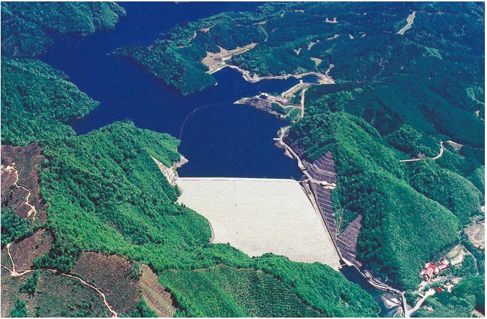 写真) 奈良俣ダム(所在地 : 群馬県)