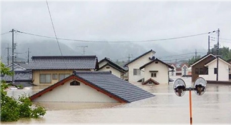 写真) 岡山県倉敷市真備地区 (広範囲な浸水箇所)