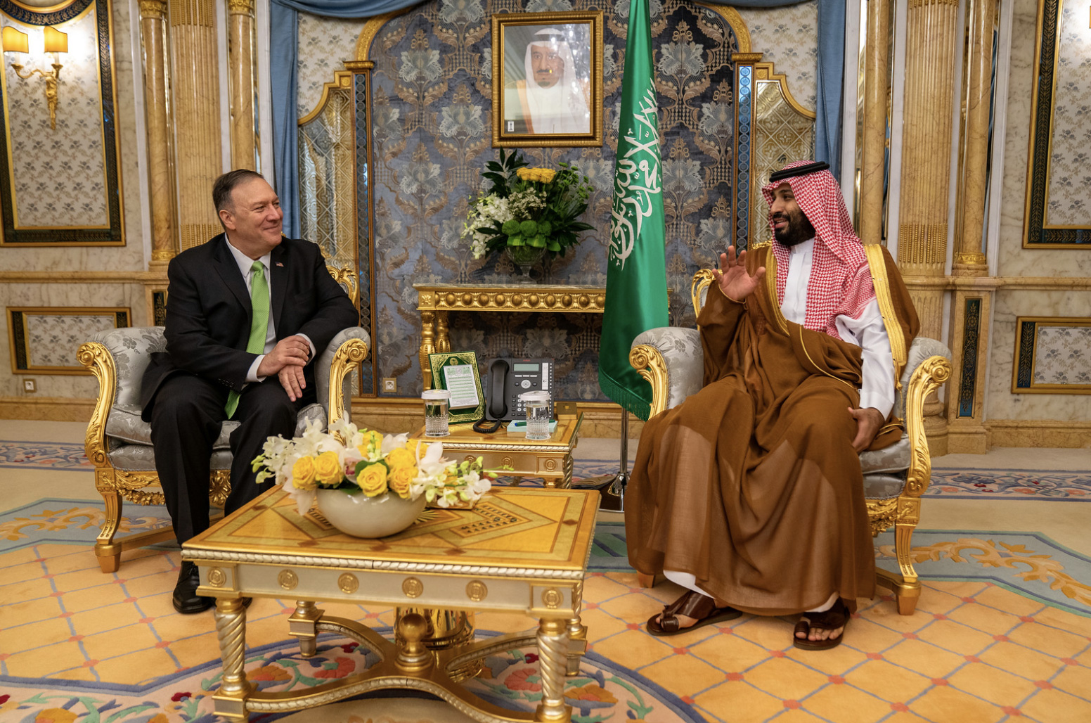 写真)ポンペオ米国務長官とサウジアラビア ムハンマド・ビン・サルマン皇太子(9月18日サウジアラビア)