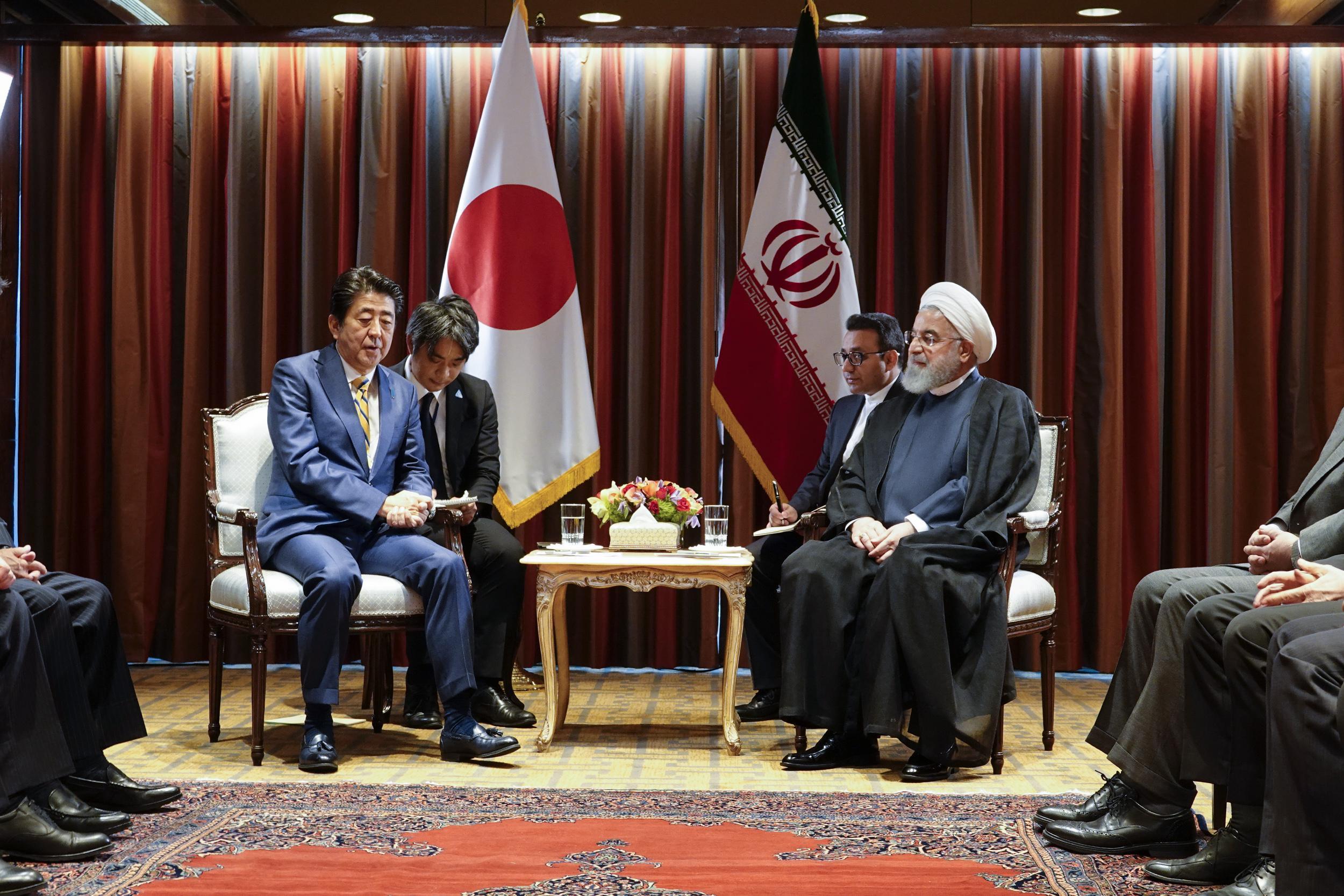 写真)安倍晋三首相とイランのロウハニ大統領(9月24日 ニューヨーク)