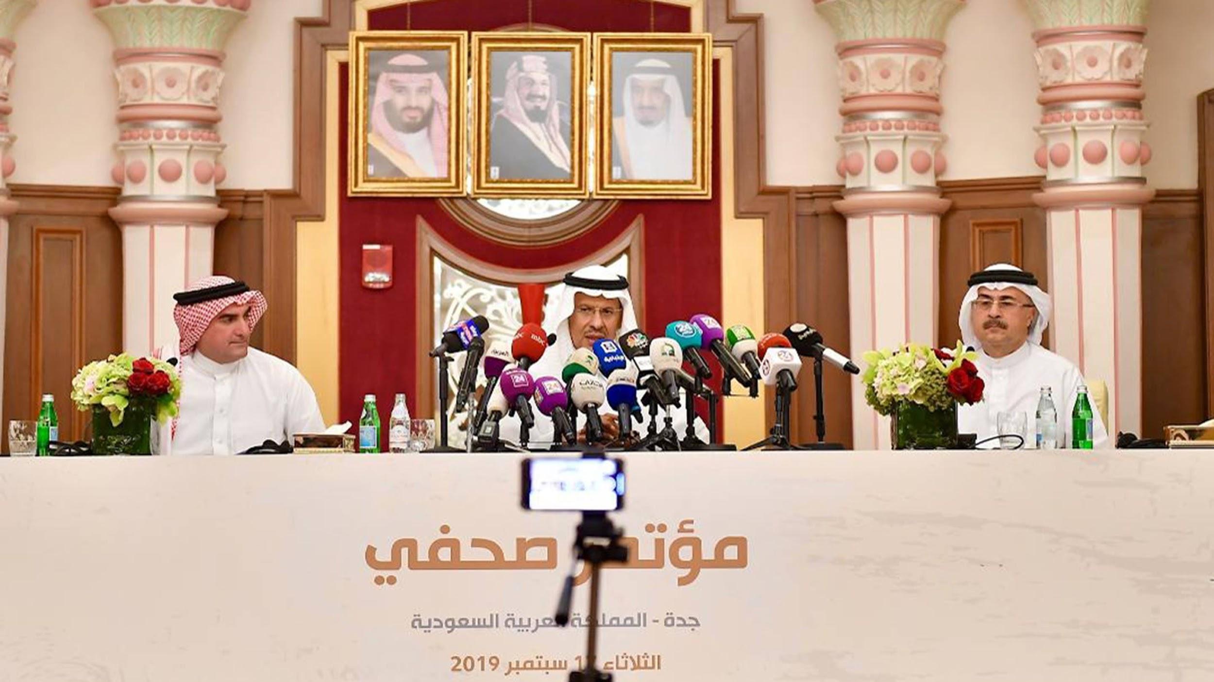 写真)サウジアラムコが生産能力を完全に回復すると発表するサウジアラムコの社長兼最高経営責任者(CEO)のアミン・ハッサン・ナッサー、とサウジアラビアエネルギー省(9月17日)
