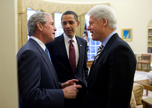 写真3:左からジョージWブッシュ氏、バラク・オバマ氏、ビル・クリントン氏