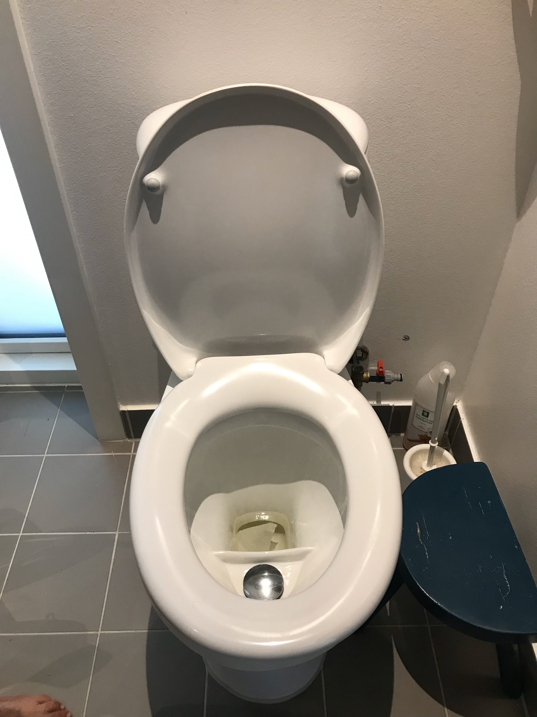 写真)糞尿分離トイレで水の循環に配慮している