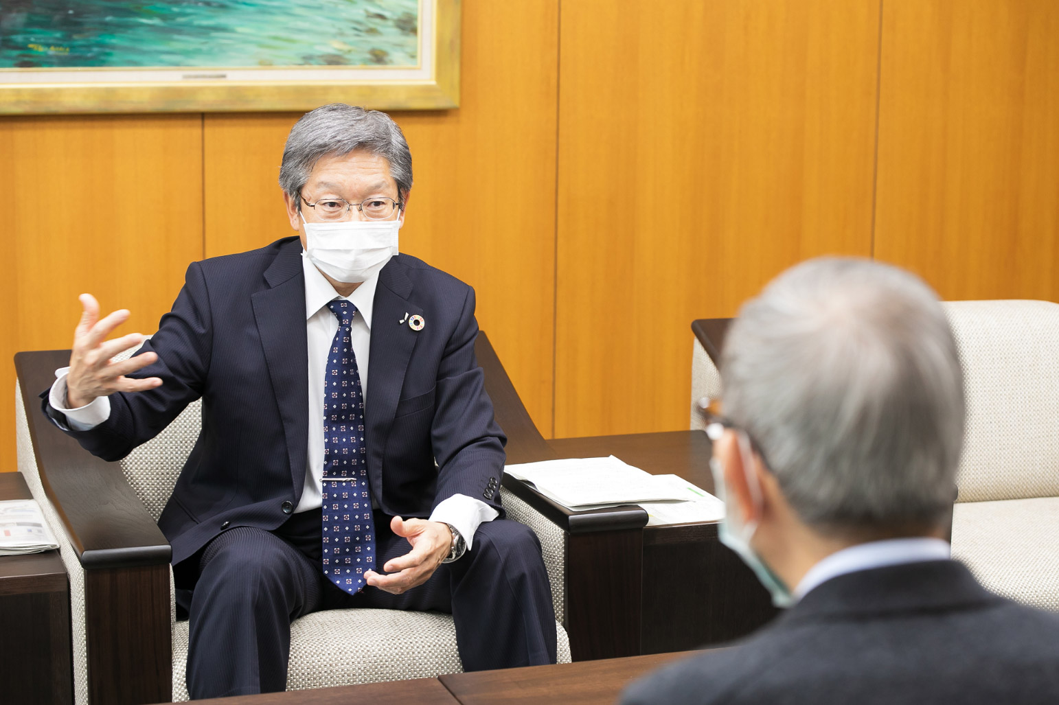 写真)鈴木英也氏。座右の銘は「人事を尽くして天命を待つ」。「最初から天命を待っていたらただのさぼりですが、『人事を尽くす』というところが大事なんだろうな」。