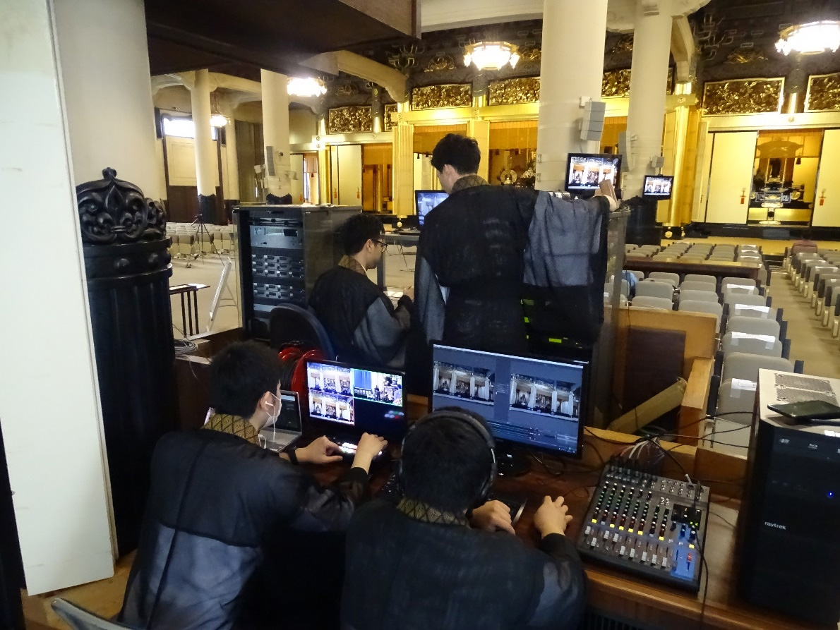写真)築地本願寺 法要のライブ配信の様子