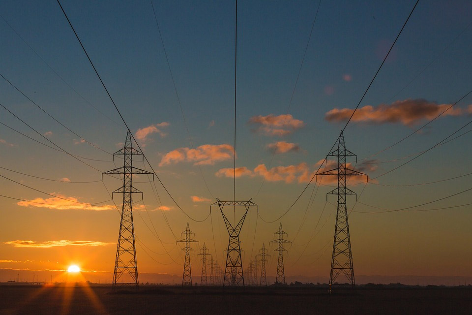 写真)送電網(イメージ)