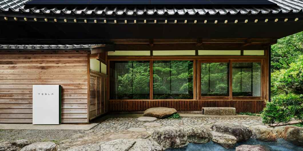 写真)テスラの家庭用蓄電池「Powewall」の設置例