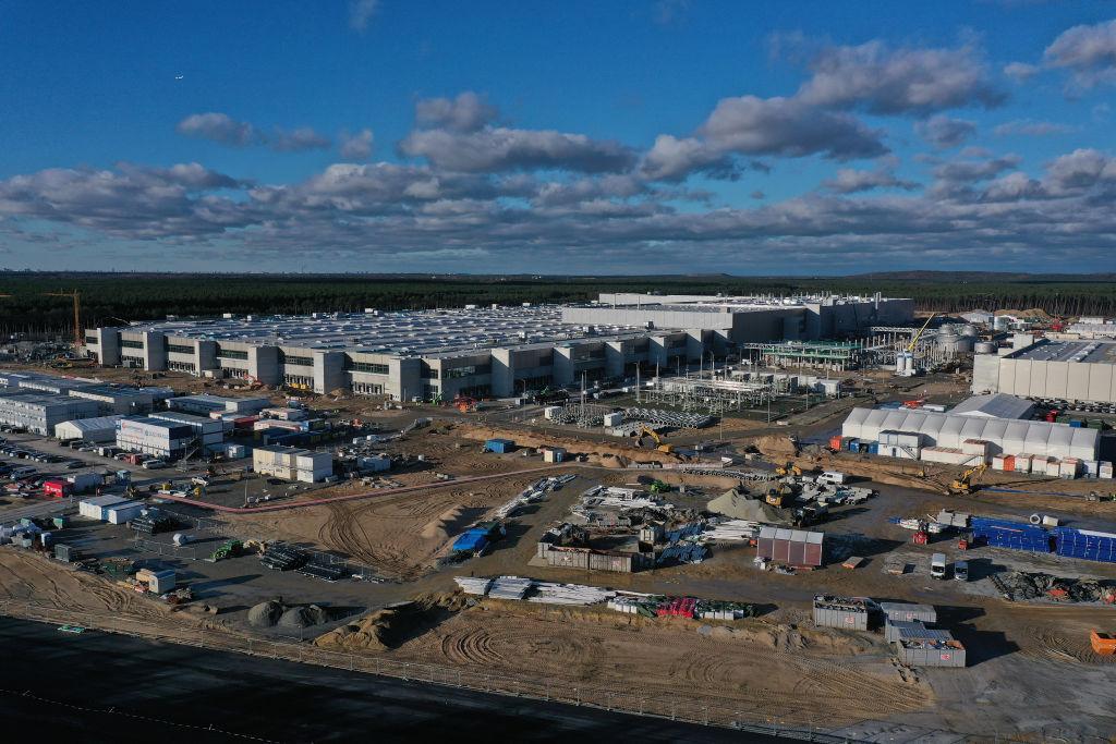 写真)生産を開始したテスラの独ギガファクトリー。2021年12月2日 ドイツ・ベルリン郊外のブランデンブルグ州グリューンハイデ
