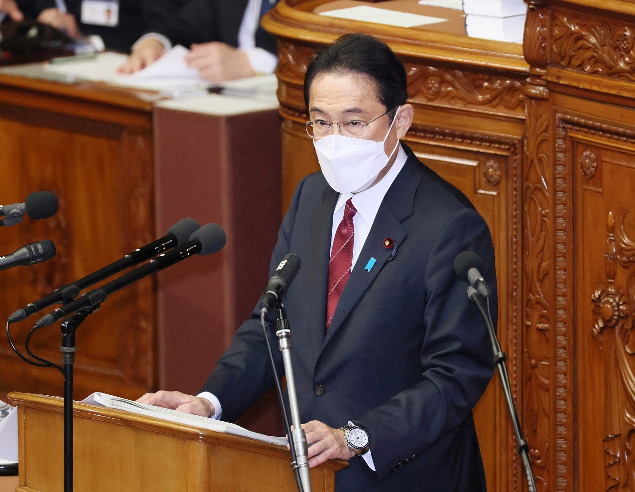 写真)所信表明演説をおこなう岸田首相 2021年12月6日