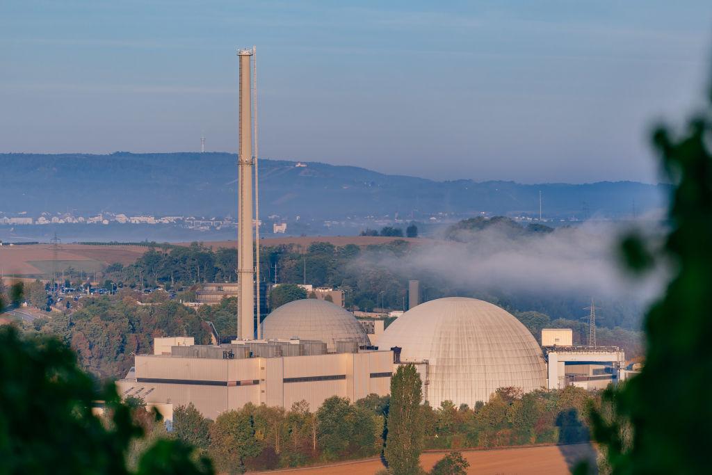 写真)ドイツの ネッカーヴェストハイム原子力発電所 (Kernkraftwerk Neckarwestheim) は、2022年9月1 日 ドイツ・ハイルブロン