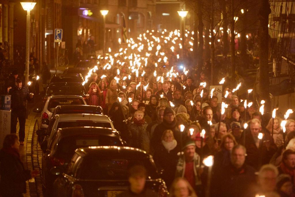 写真)地震で被害を受けた人々、推定1万人が参加して行われたガス採掘反対デモ。2018年1月19日 オランダ・フローニンゲン