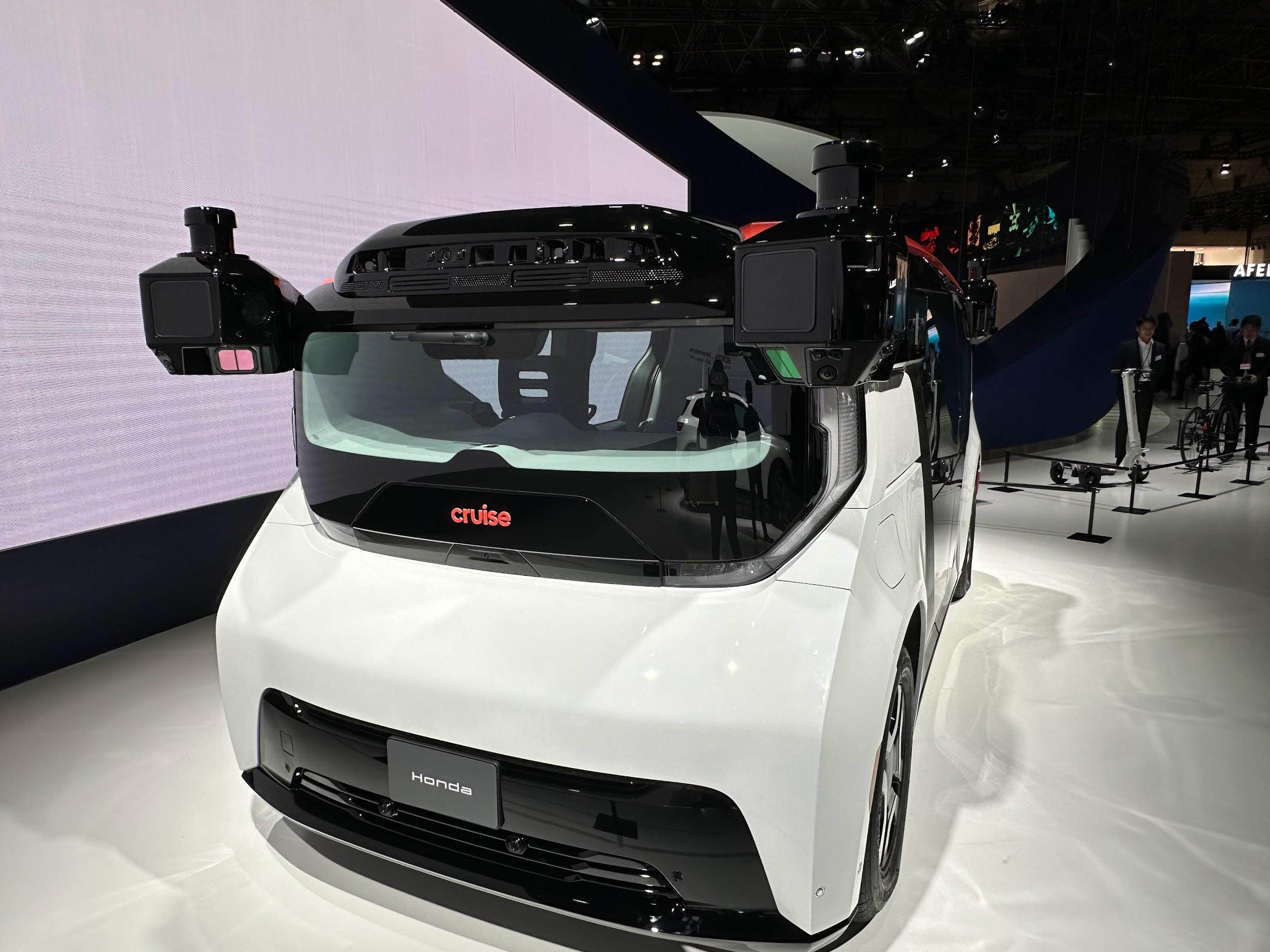 写真)「クルーズ・オリジン」フロントビュー EVなのでフロントグリルはなし。運転席もない。