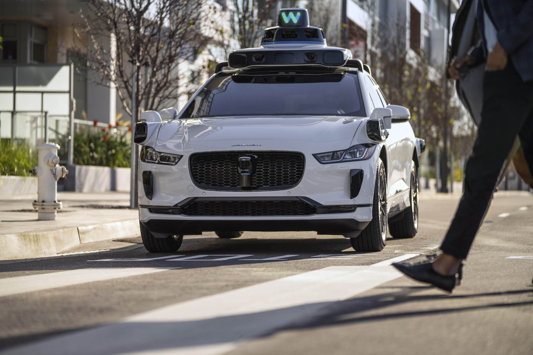 写真)Waymoの自動運転ジャガーI-PACE電気SUV