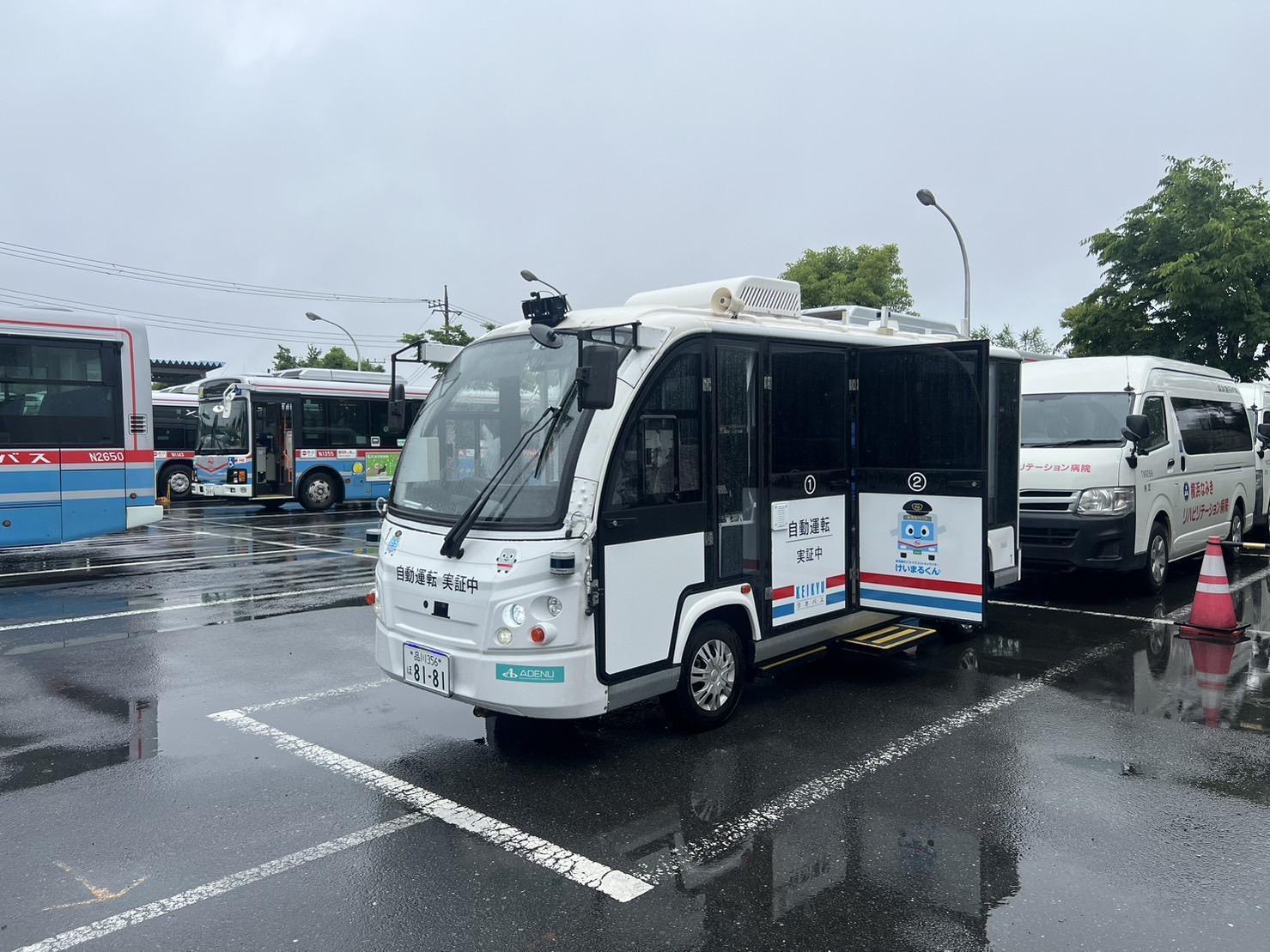 写真)今回実験に使われた自動運転バス