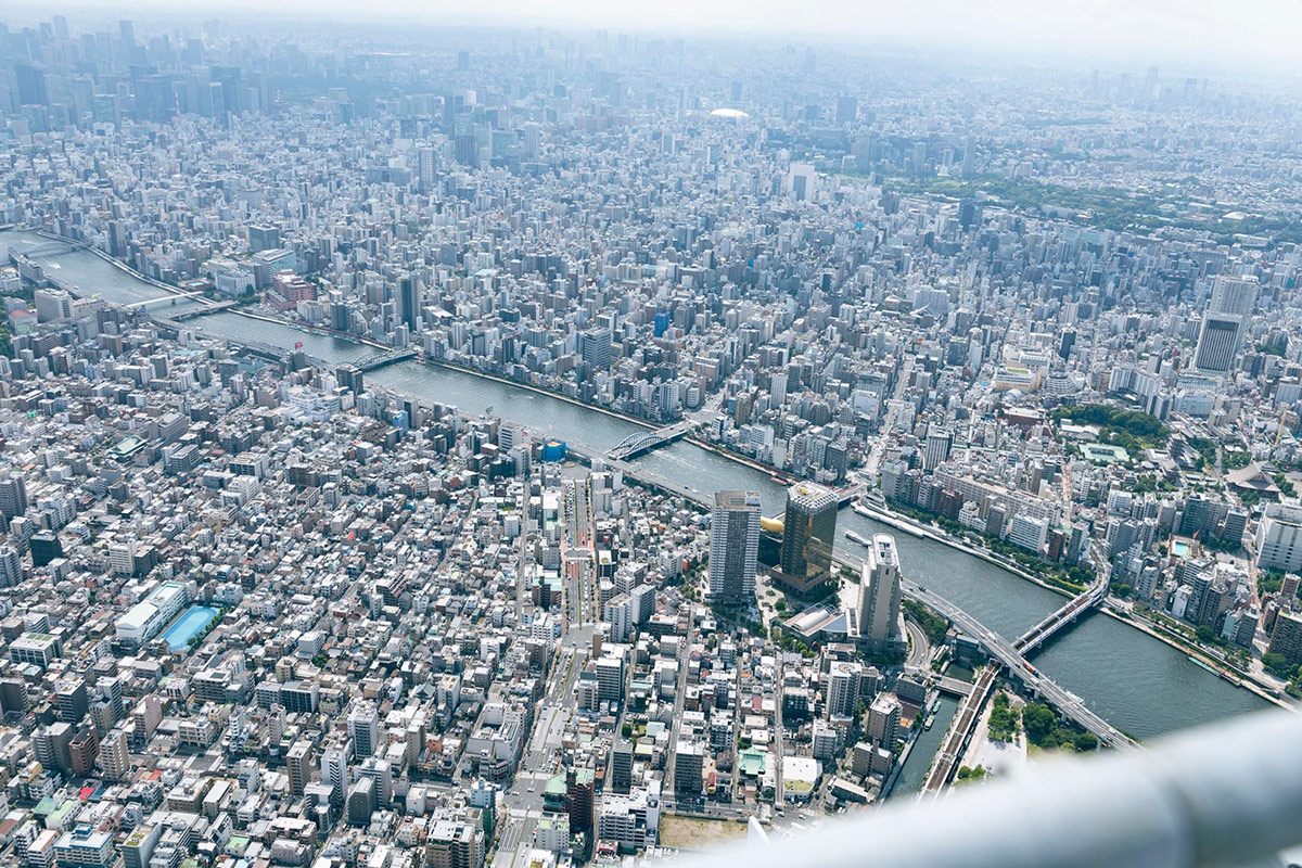 写真)東京スカイツリー高さ497mからの景色。あらゆるものが豆粒に見える。まるでジオラマだ。