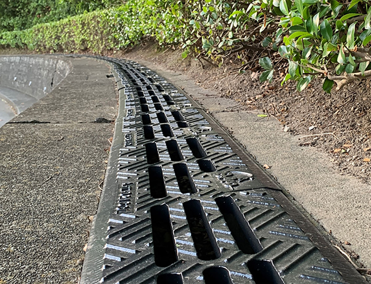 写真)クリアランス物を再利用したグレーチング