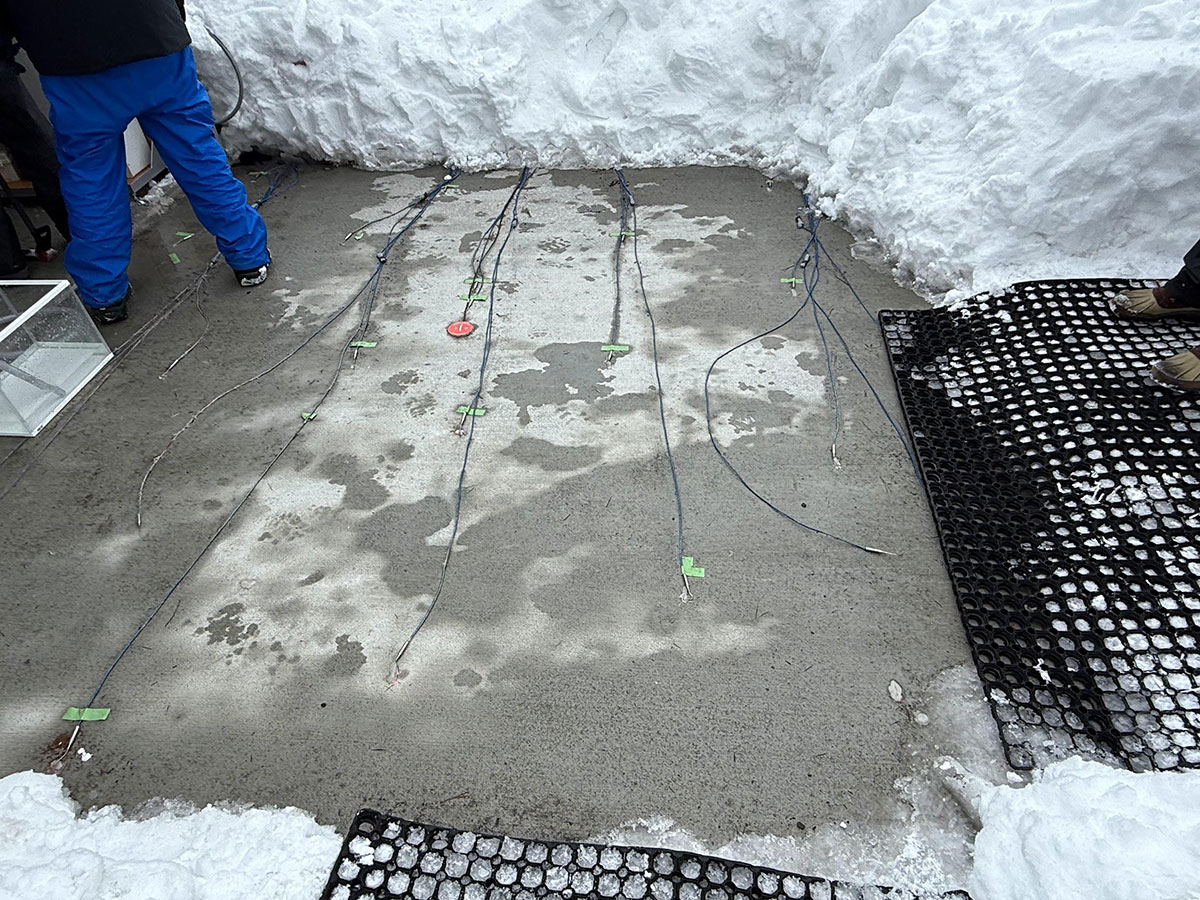写真)融雪後(融雪した後に路面が乾いている、余力がある証拠だ)