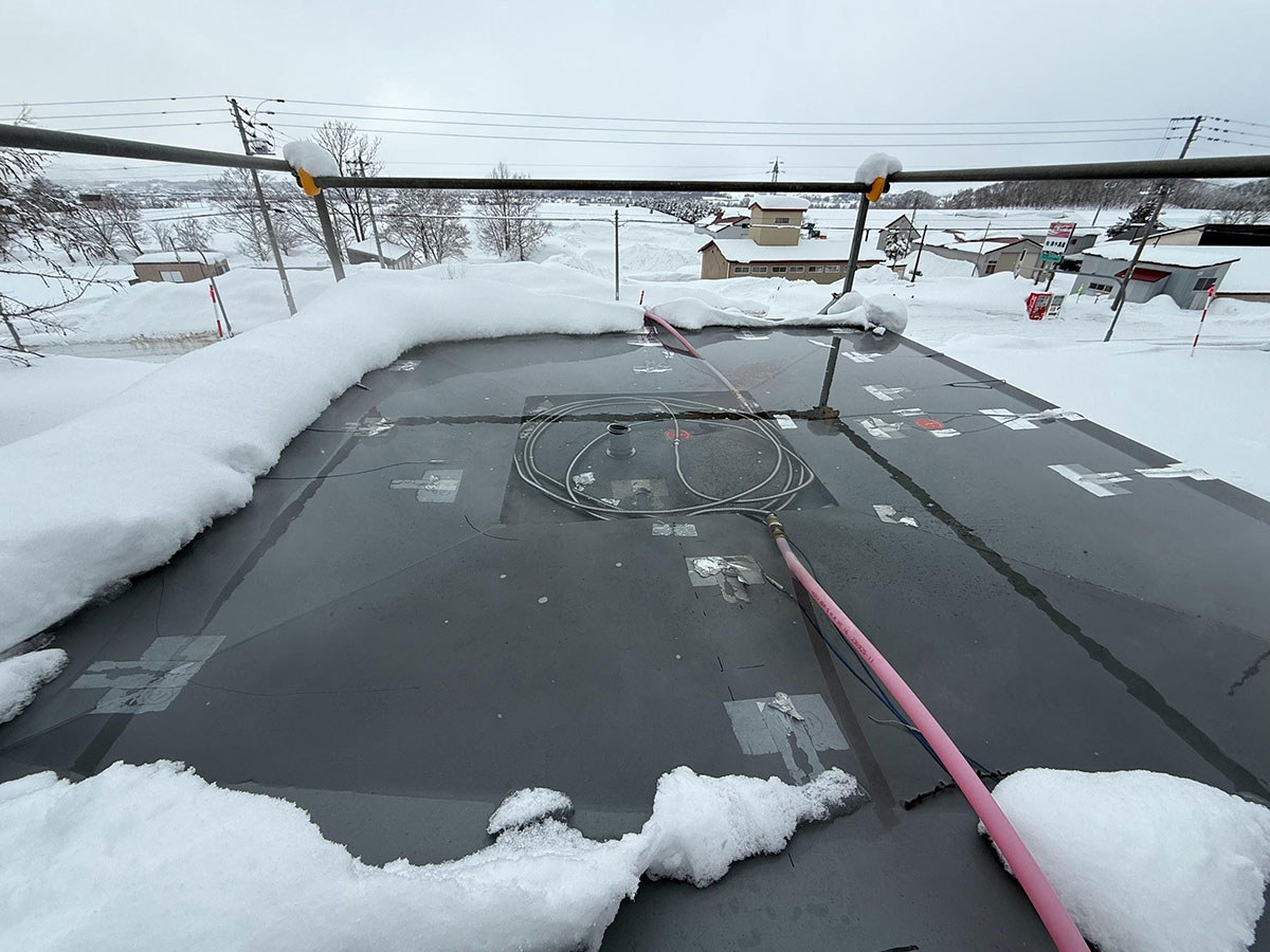 写真)屋根融雪後(人工的に100cmの積雪で融雪しても余力があるほど)
