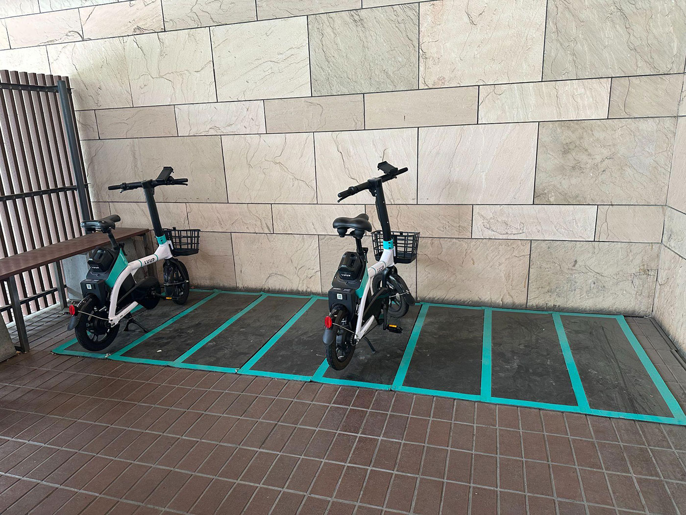 写真)電動アシスト自転車のシェアリングサービス「LUUP」のポート
