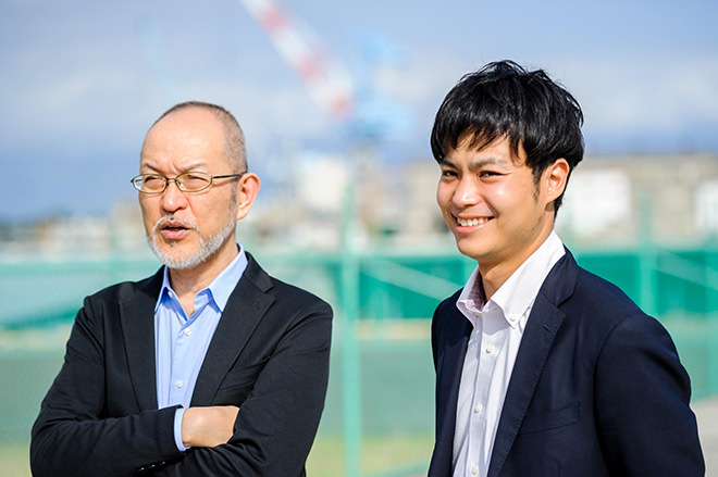 写真)筆者(左)と静岡市役所環境局環境創造課 石川貴之さん(右)
