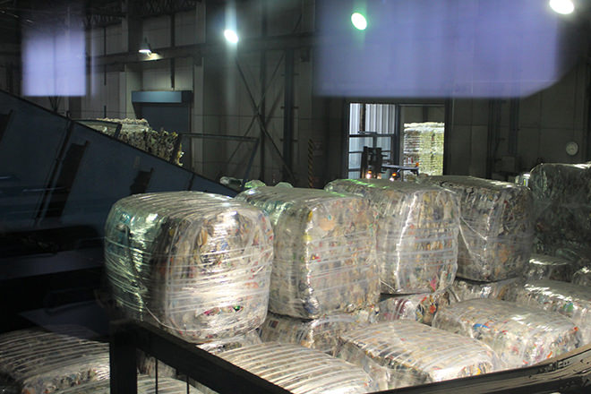 写真)使用済プラスチック