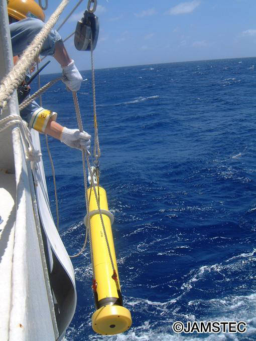 写真)自動昇降型漂流ブイ「アルゴフロート」
